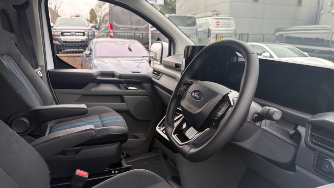 Ford Transit Custom 320 L1 Diesel Fwd 2.0 EcoBlue 170ps H1 Double Cab Van Sport Auto - Image 16